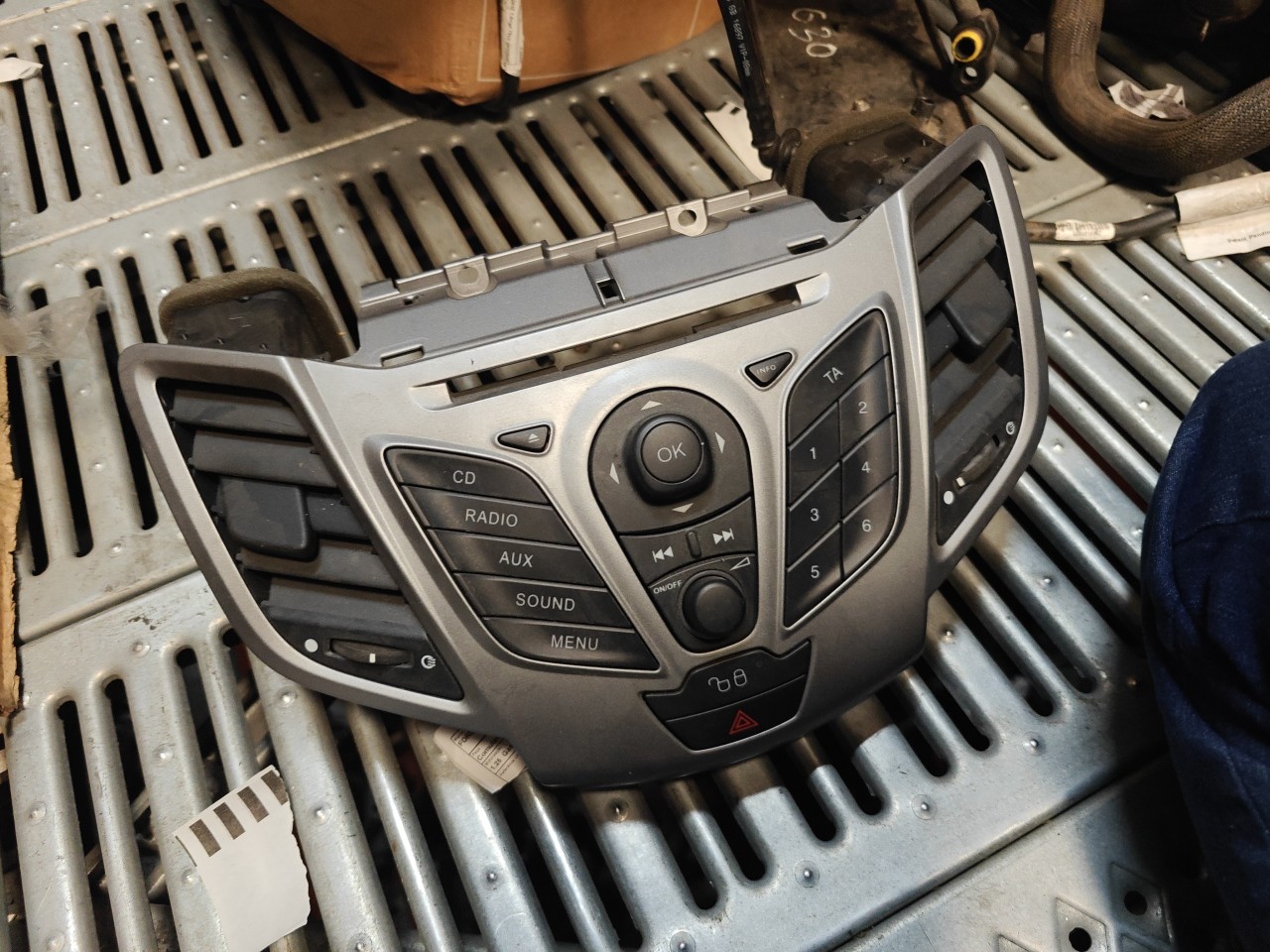 Comutador do Radio / Manete FORD FIESTA VI (CB1, CCN) | 08 - 
