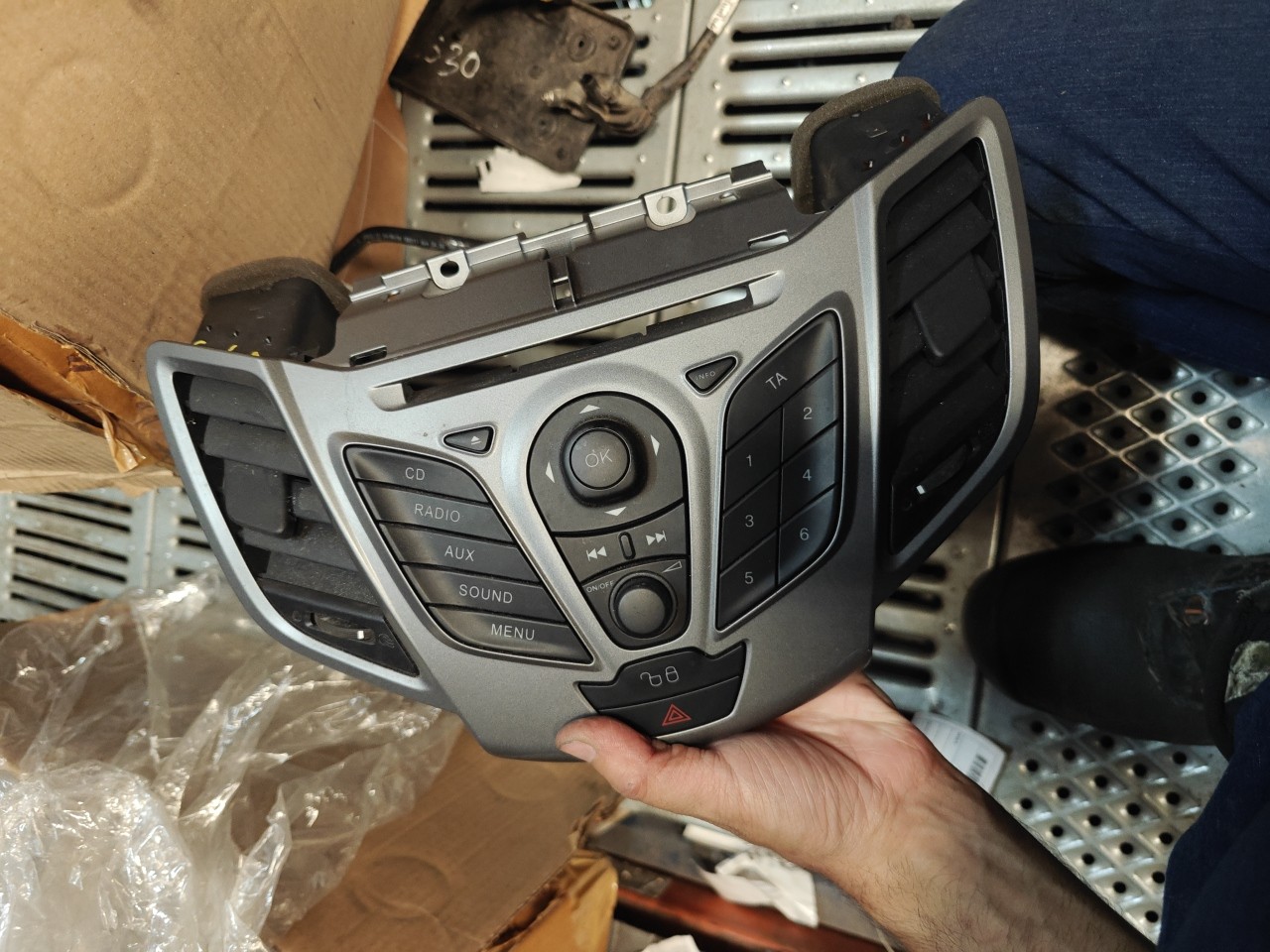 Comutador do Radio / Manete FORD FIESTA VI (CB1, CCN) | 08 - 