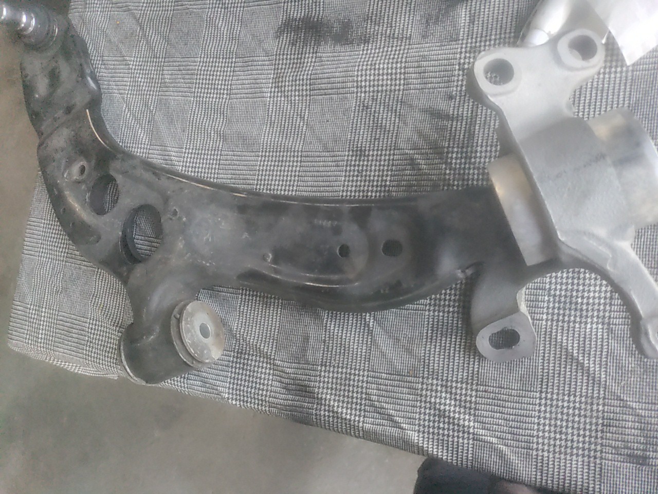 Braço de Suspensão Inferior Frente Esquerdo BMW 1 (F40) | 19 - 
