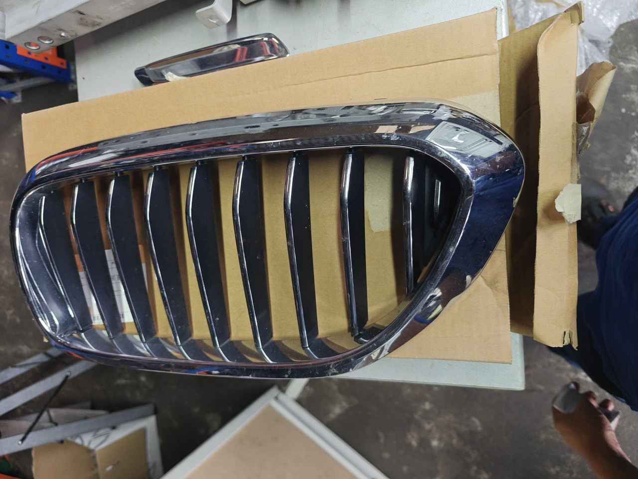 Grelha Superior Esquerda do Parachoques Frente BMW 5 Touring (G31) | 17 - 