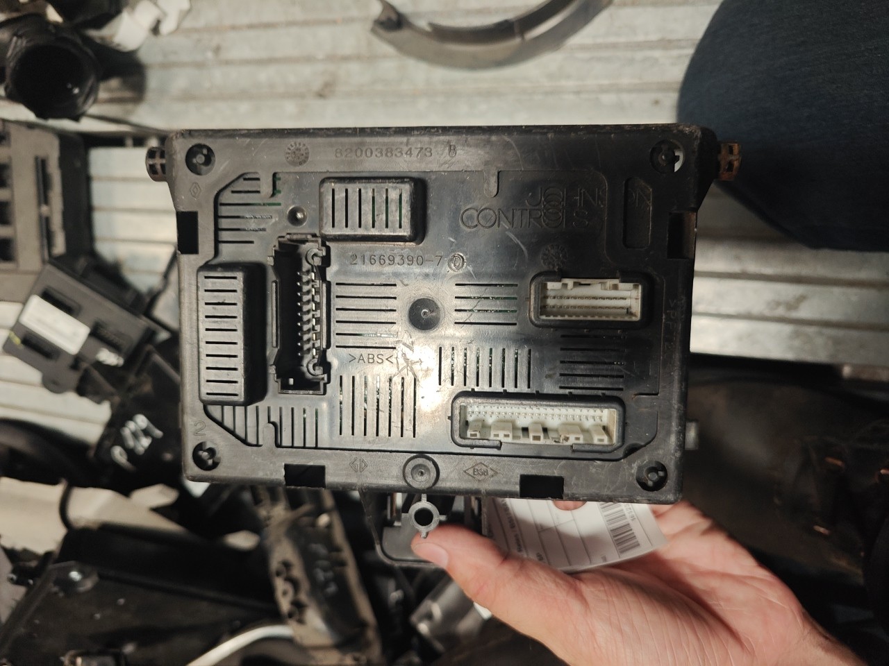 Caixa de Fusiveis / Reles / BSI / SAM RENAULT CLIO III (BR0/1, CR0/1) | 05 -  Imagem-2