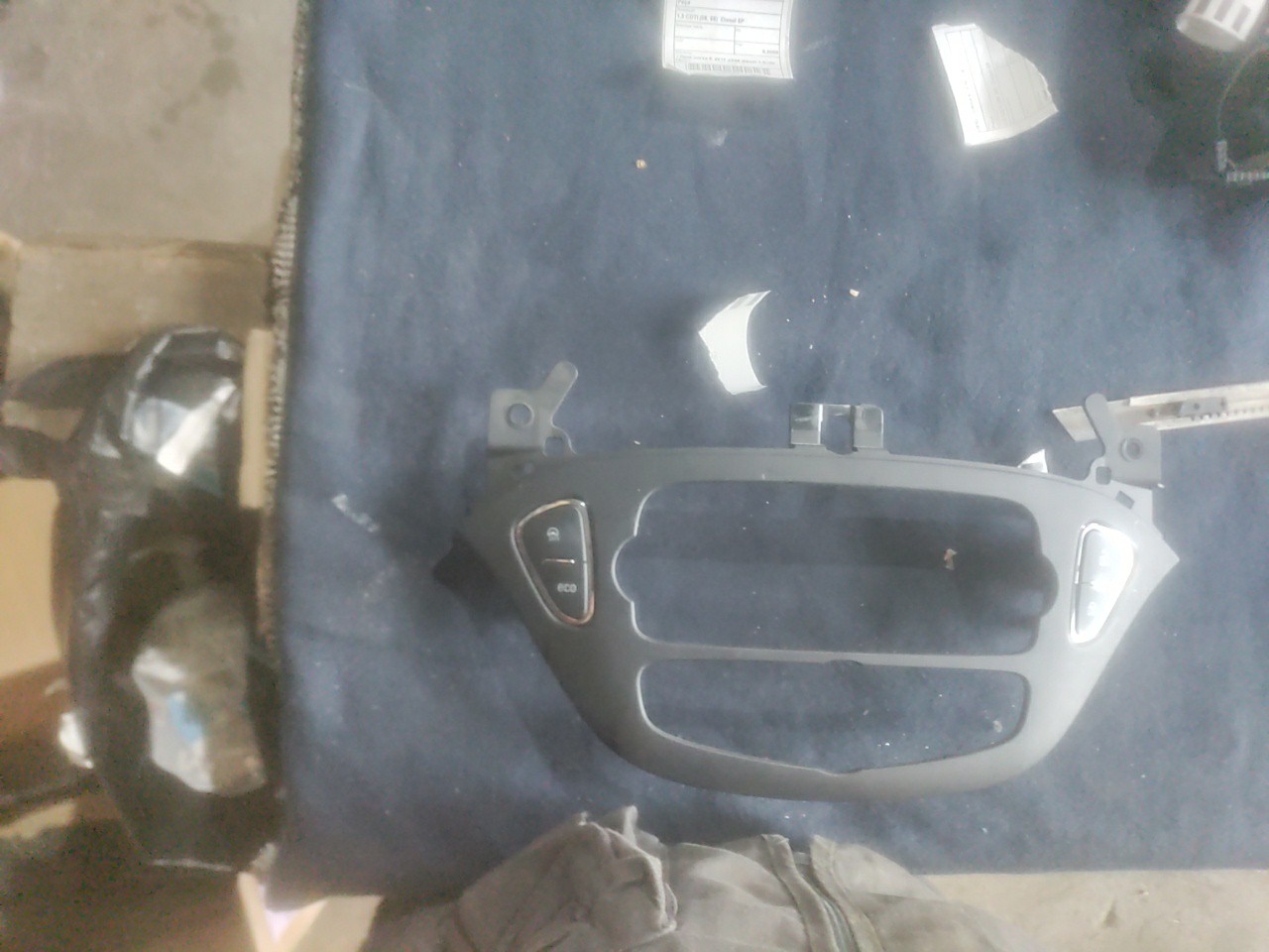 Friso da Consola Central OPEL CORSA E (X15) | 14 -  Imagem-1 Friso da Consola Central OPEL CORSA E (X15) | 14 -  Imagem-1