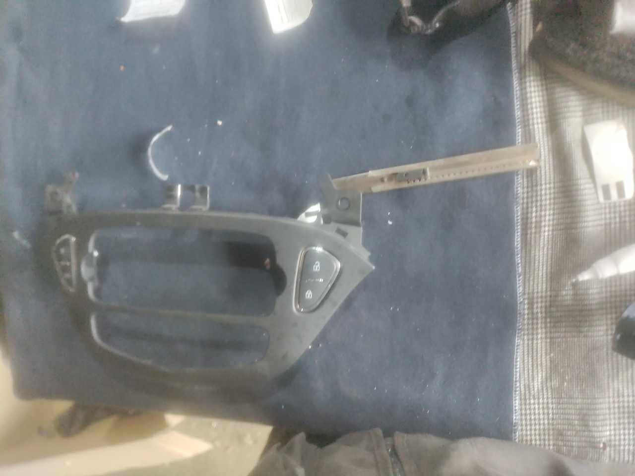 Friso da Consola Central OPEL CORSA E (X15) | 14 -  Imagem-2 Friso da Consola Central OPEL CORSA E (X15) | 14 -  Imagem-2