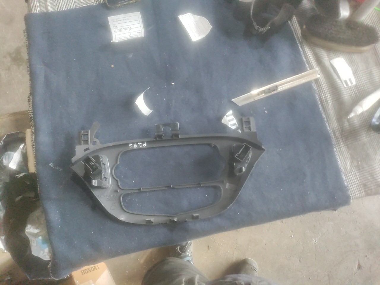Friso da Consola Central OPEL CORSA E (X15) | 14 -  Imagem-3 Friso da Consola Central OPEL CORSA E (X15) | 14 -  Imagem-3