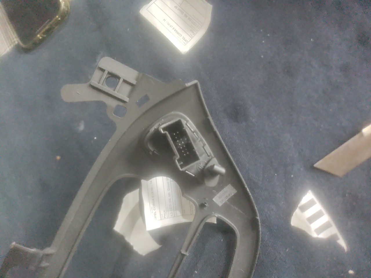 Friso da Consola Central OPEL CORSA E (X15) | 14 -  Imagem-7 Friso da Consola Central OPEL CORSA E (X15) | 14 -  Imagem-7