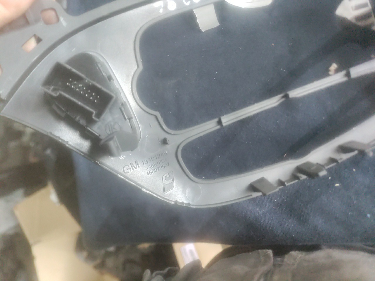 Friso da Consola Central OPEL CORSA E (X15) | 14 -  Imagem-8 Friso da Consola Central OPEL CORSA E (X15) | 14 -  Imagem-8
