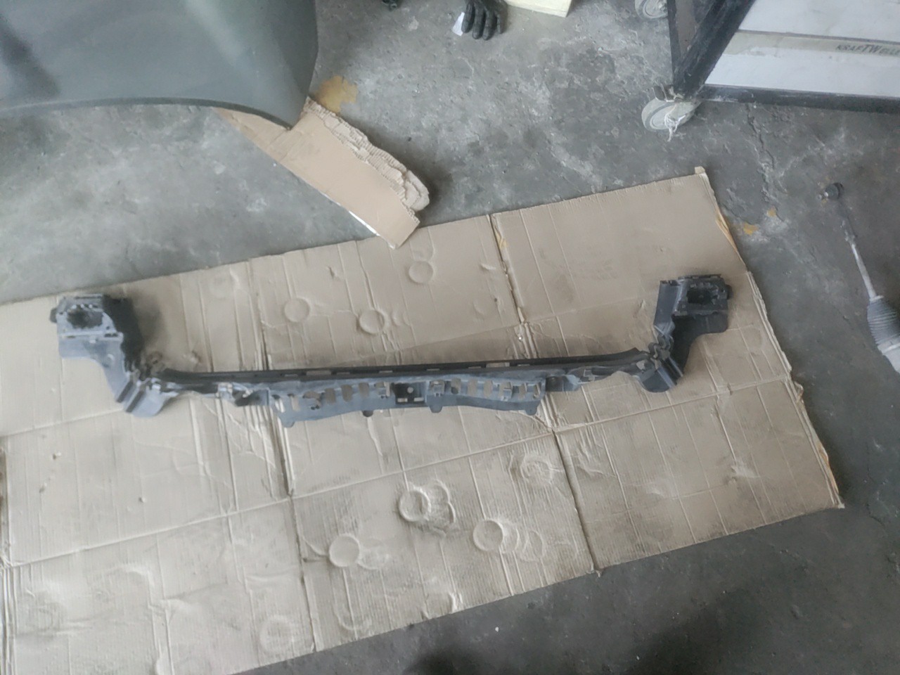 Suporte/ Guia Central do Parachoques Tras BMW 3 Touring (F31) | 12 - 19