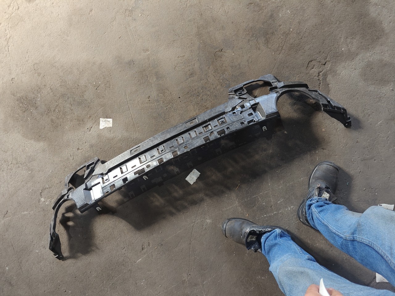 Suporte/ Guia Central do Parachoques Tras BMW 3 Touring (G21) | 19 - 