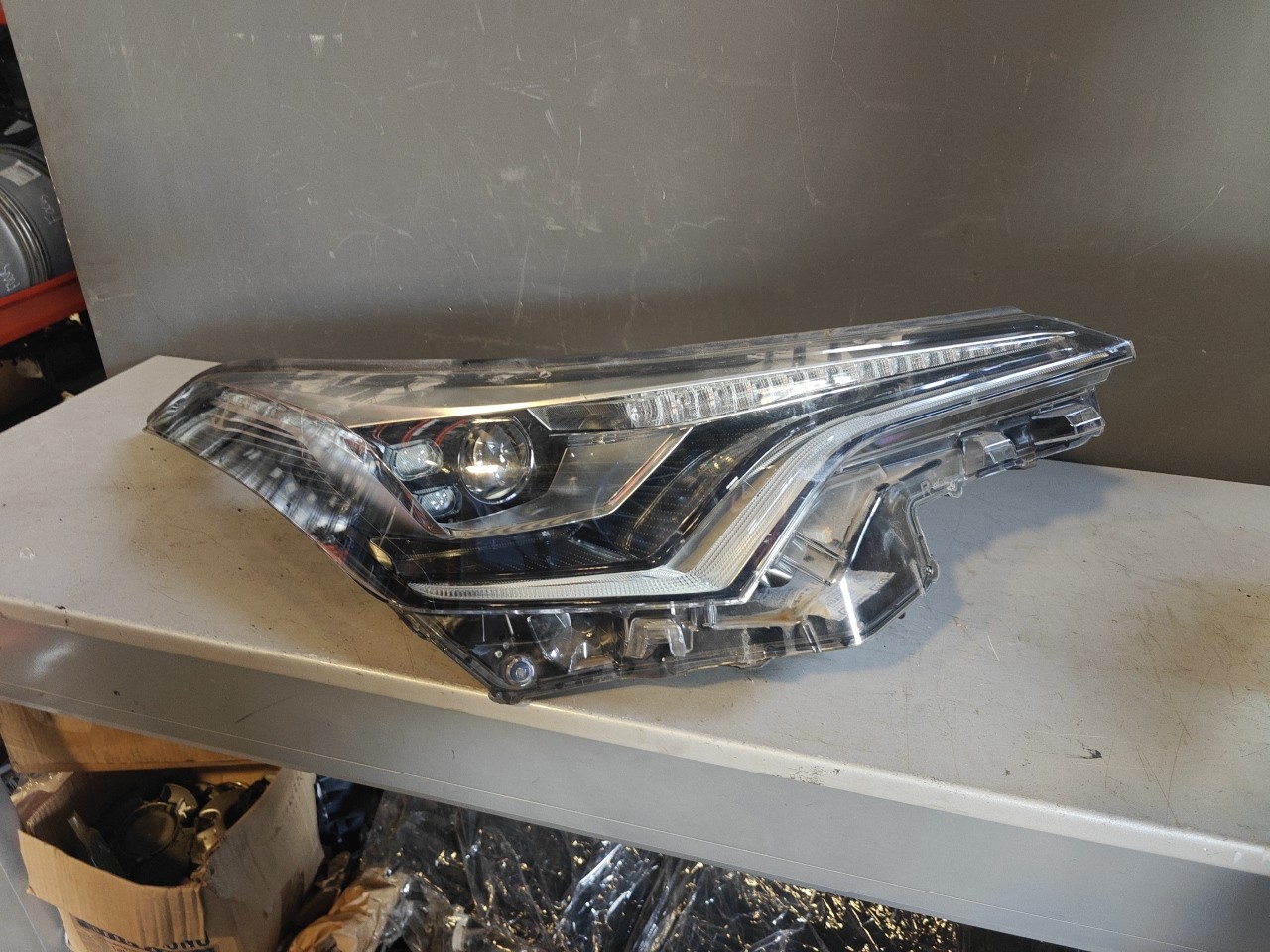 Farol Frente Direito / Otica Direita TOYOTA C-HR (_X1_) | 16 - 