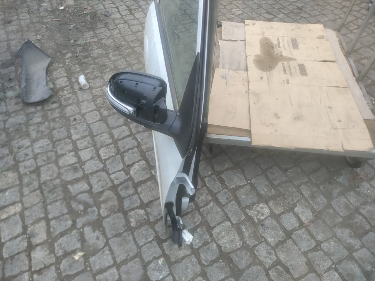 Porta Frente Direita com Acessorios HYUNDAI i10 (PA) | 07 -  Imagem-1 Porta Frente Direita com Acessorios HYUNDAI i10 (PA) | 07 -  Imagem-1