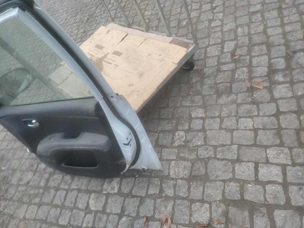 Porta Frente Direita com Acessorios HYUNDAI i10 (PA) | 07 -  Imagem-8 Porta Frente Direita com Acessorios HYUNDAI i10 (PA) | 07 -  Imagem-8