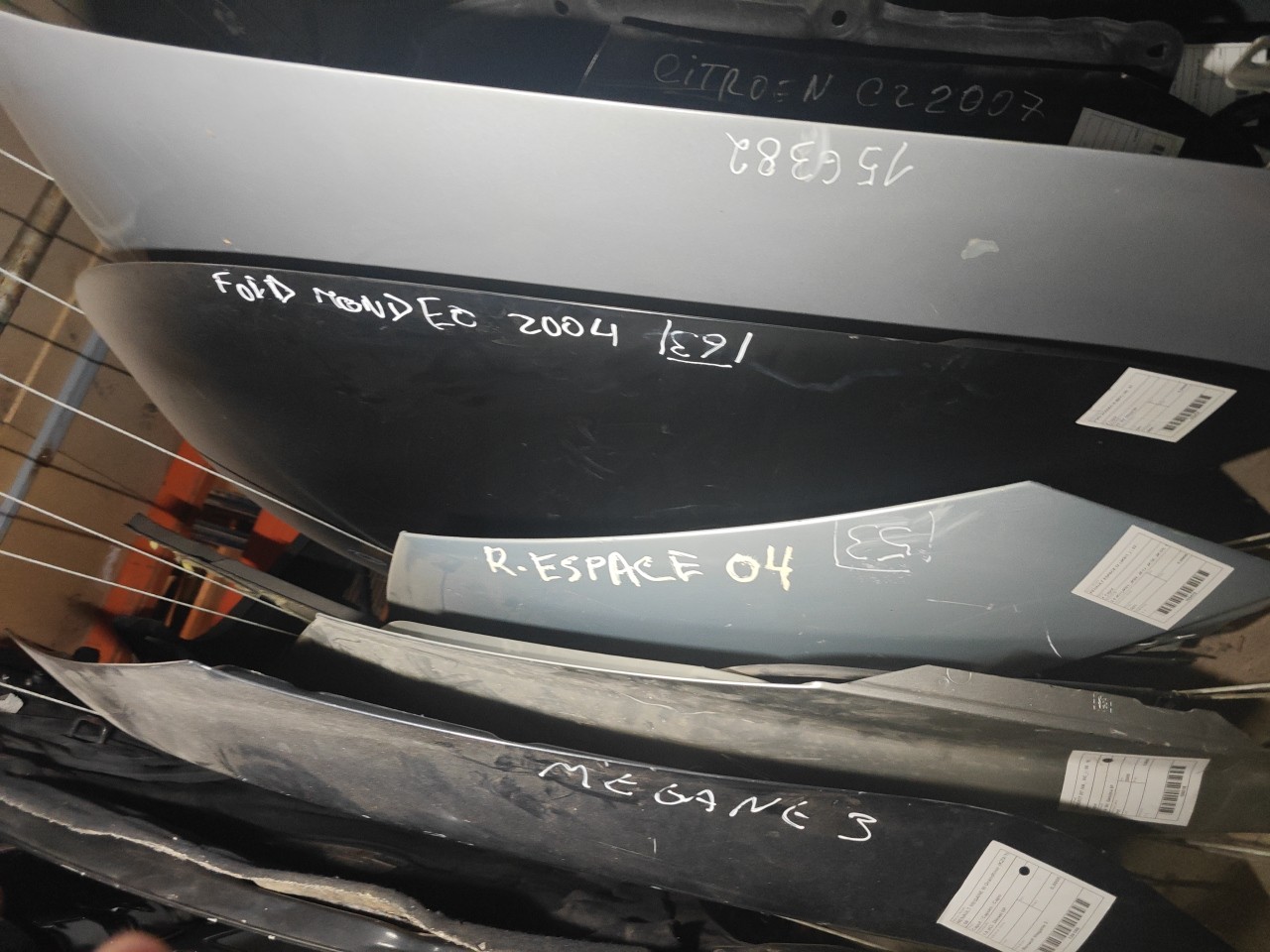 Capo FORD MONDEO III (B5Y) | 00 - 07 Imagem-1 Capo FORD MONDEO III (B5Y) | 00 - 07 Imagem-1