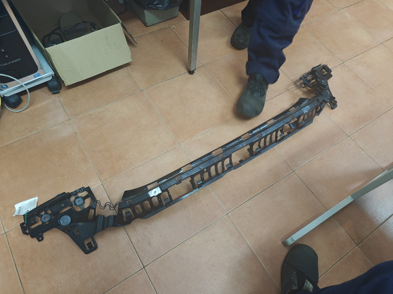 Suporte/ Guia Central do Parachoques Tras BMW 4 Coupé (F32, F82) | 13 - 