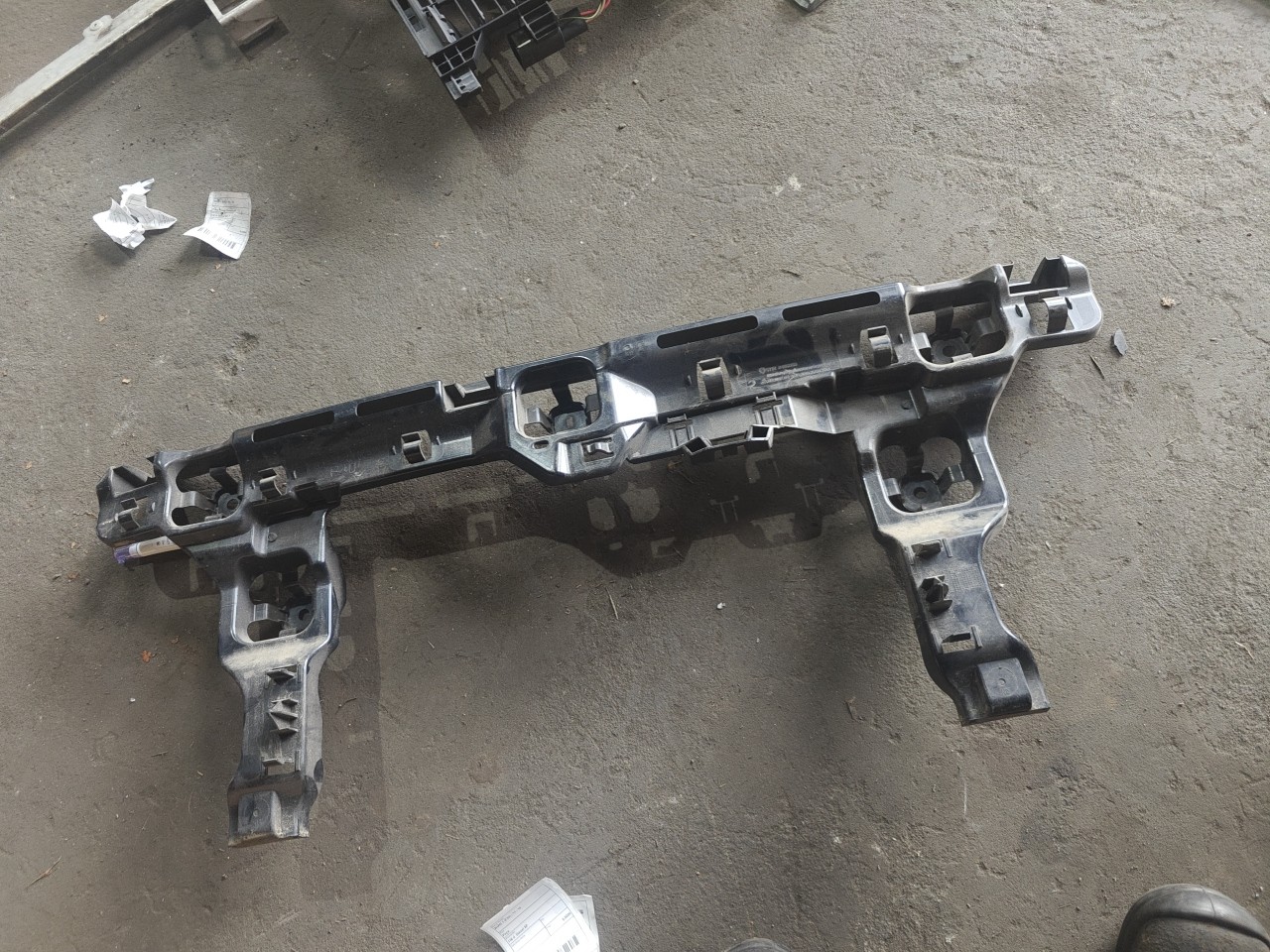 Suporte/ Guia Central do Parachoques Tras BMW 1 (F40) | 19 - 