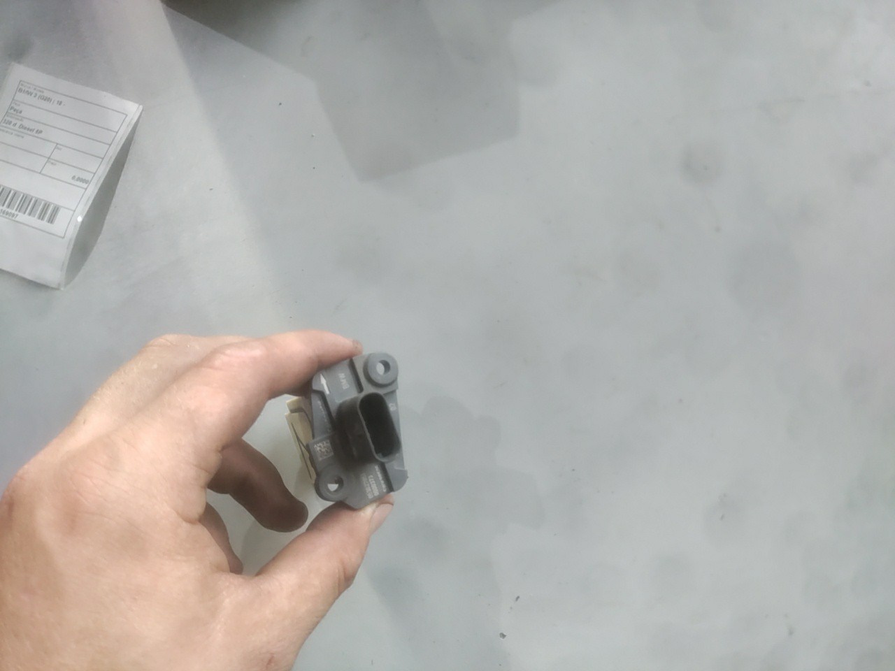 Medidor de Massa de Ar BMW 5 (F10) | 09 - 16 Imagem-1 Medidor de Massa de Ar BMW 5 (F10) | 09 - 16 Imagem-1