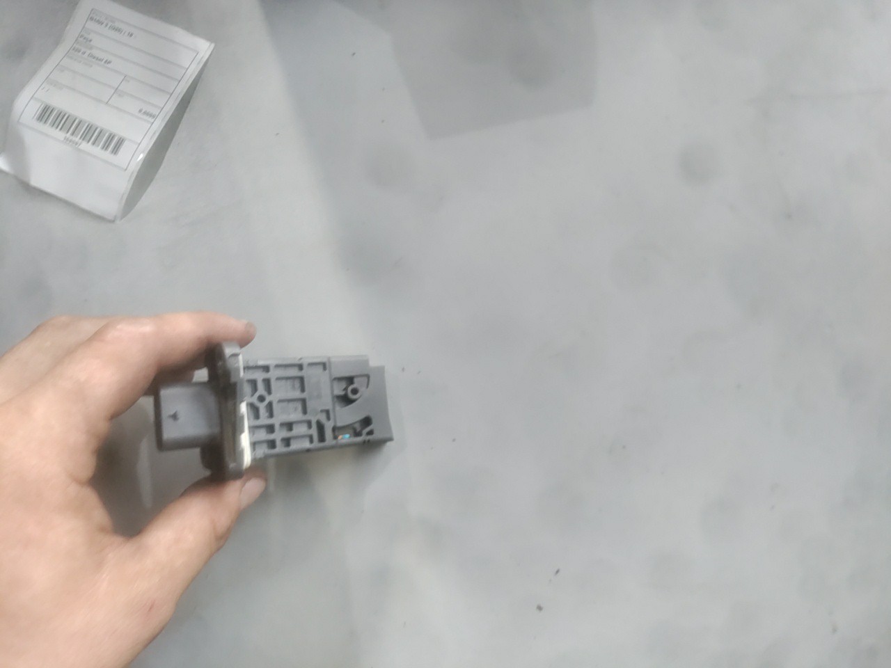 Medidor de Massa de Ar BMW 5 (F10) | 09 - 16 Imagem-2 Medidor de Massa de Ar BMW 5 (F10) | 09 - 16 Imagem-2