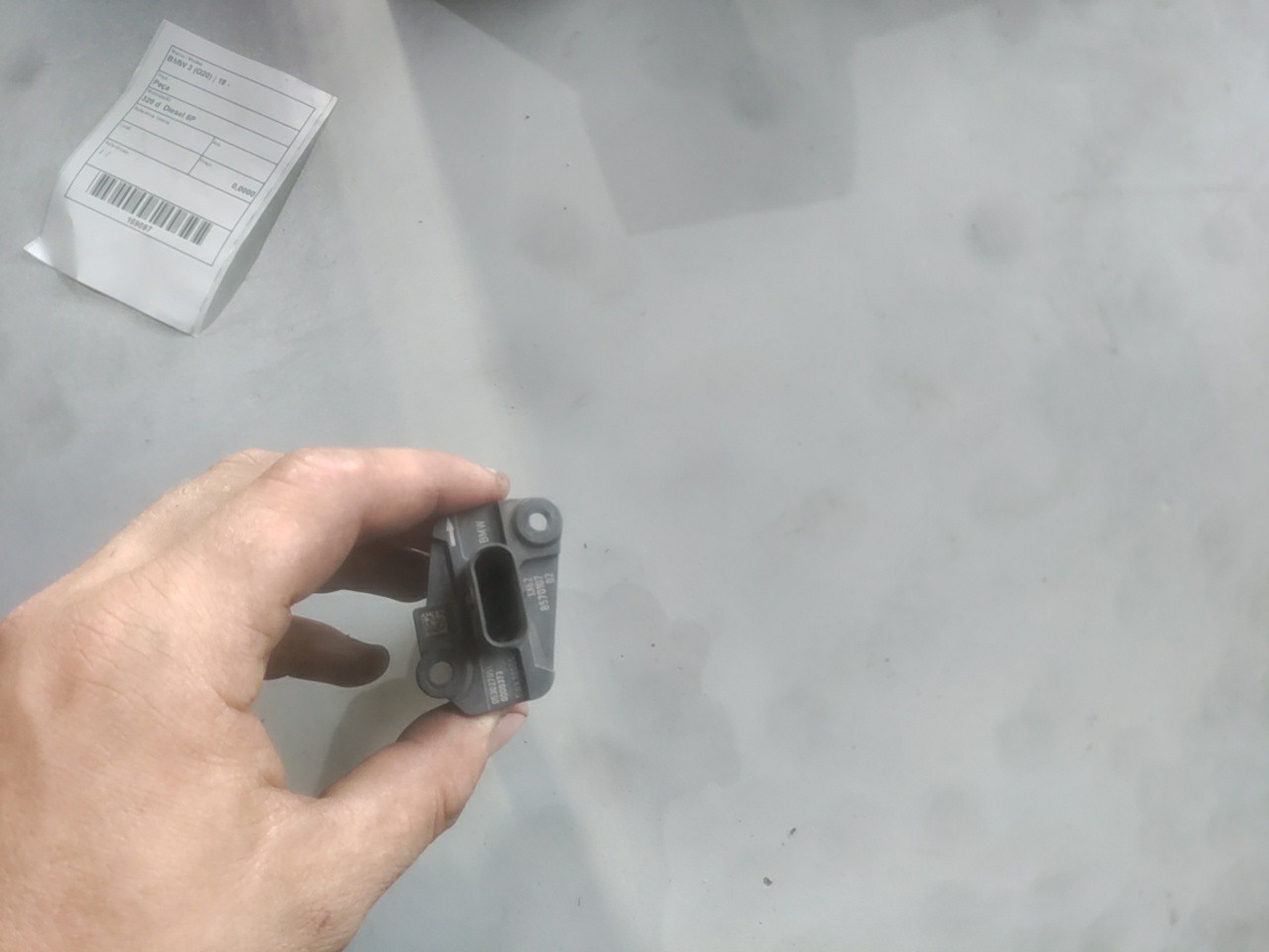 Medidor de Massa de Ar BMW 5 (F10) | 09 - 16 Imagem-3 Medidor de Massa de Ar BMW 5 (F10) | 09 - 16 Imagem-3