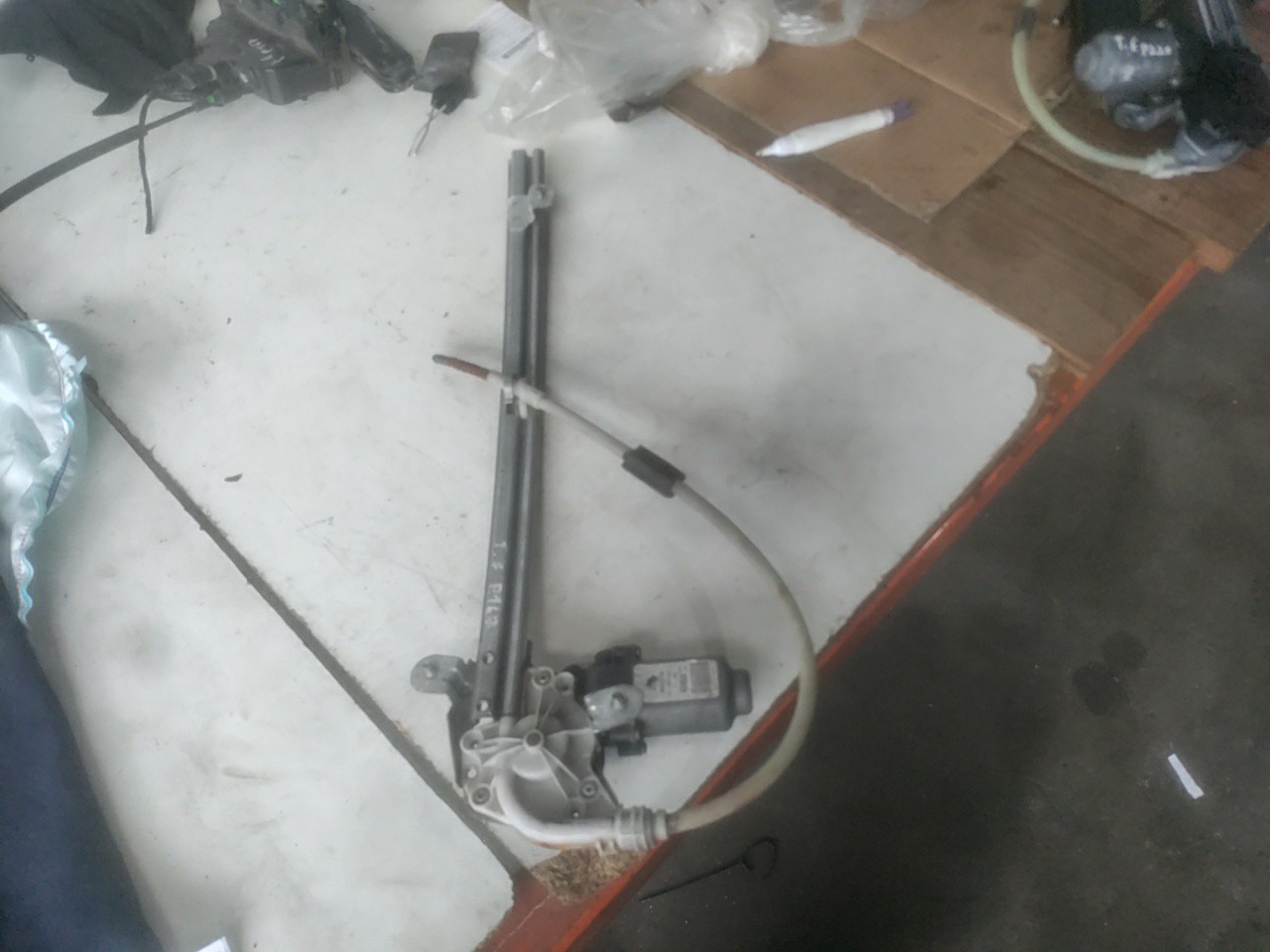 Elevador de Vidro Tras Esquerdo RENAULT LAGUNA II (BG0/1_) | 01 - 07