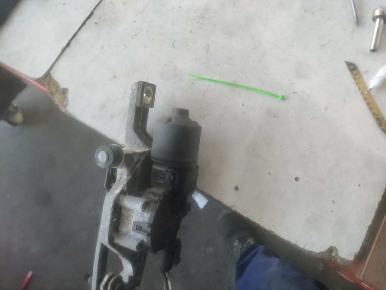 Motor de Escovas da Frente FORD FOCUS II Turnier (DA_, FFS, DS) | 04 - 12 Imagem-4 Motor de Escovas da Frente FORD FOCUS II Turnier (DA_, FFS, DS) | 04 - 12 Imagem-4