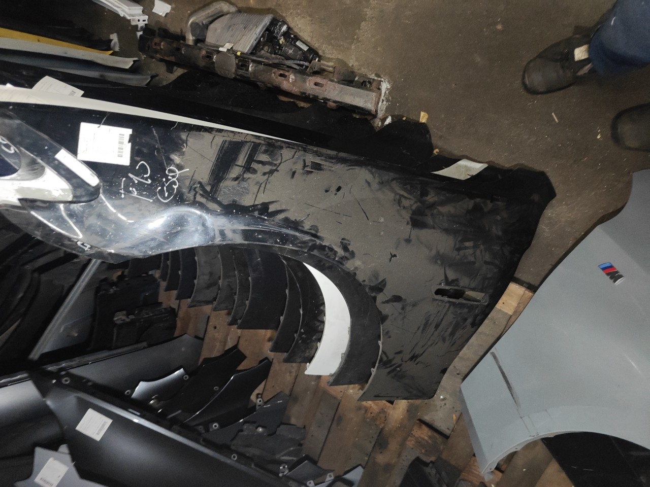 Guarda Lamas Frente Esquerdo BMW 5 (F10) | 09 - 16 Imagem-8 Guarda Lamas Frente Esquerdo BMW 5 (F10) | 09 - 16 Imagem-8