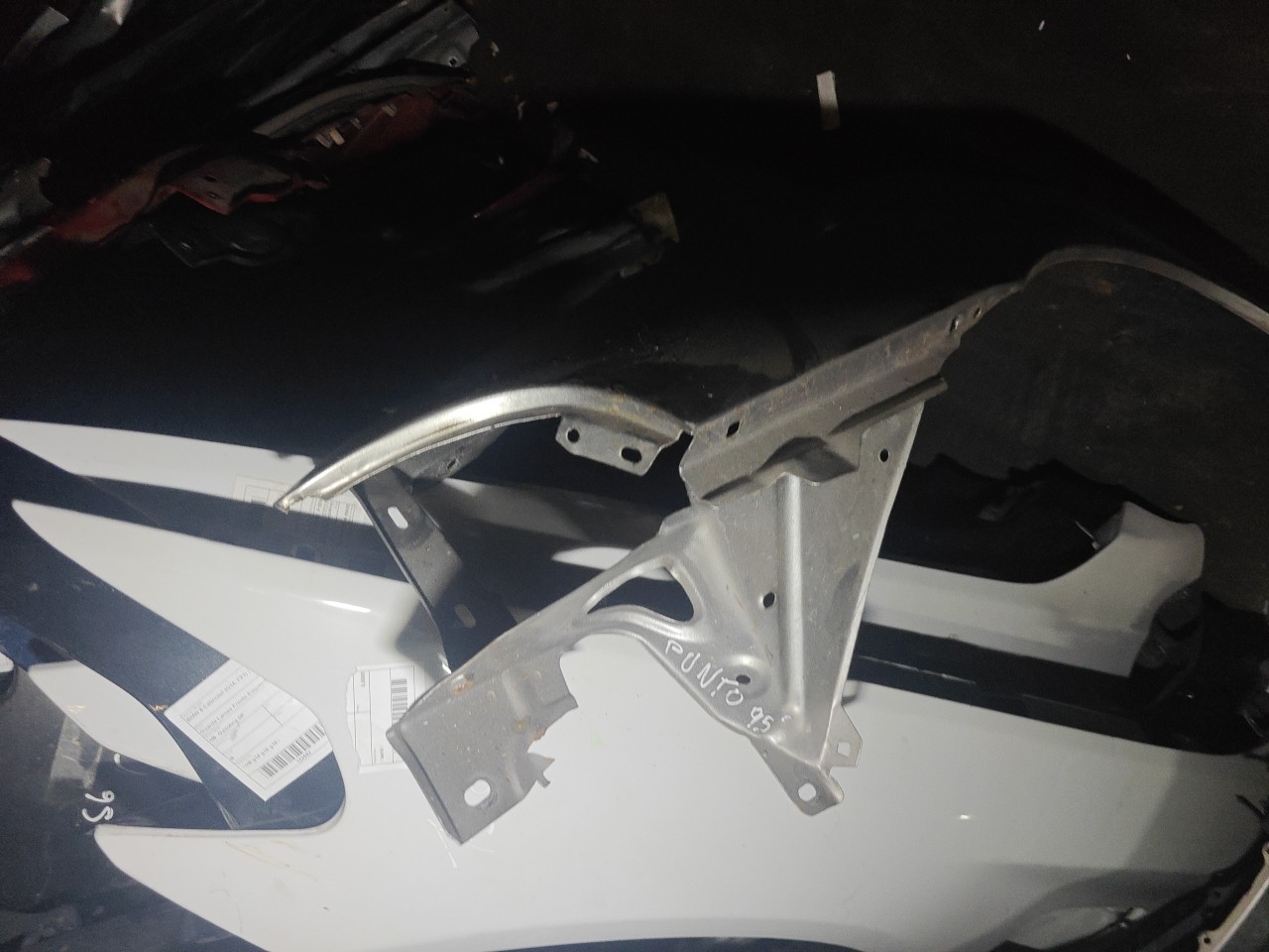 Guarda Lamas Frente Esquerdo FIAT PUNTO (176_) | 93 - 99 Imagem-1