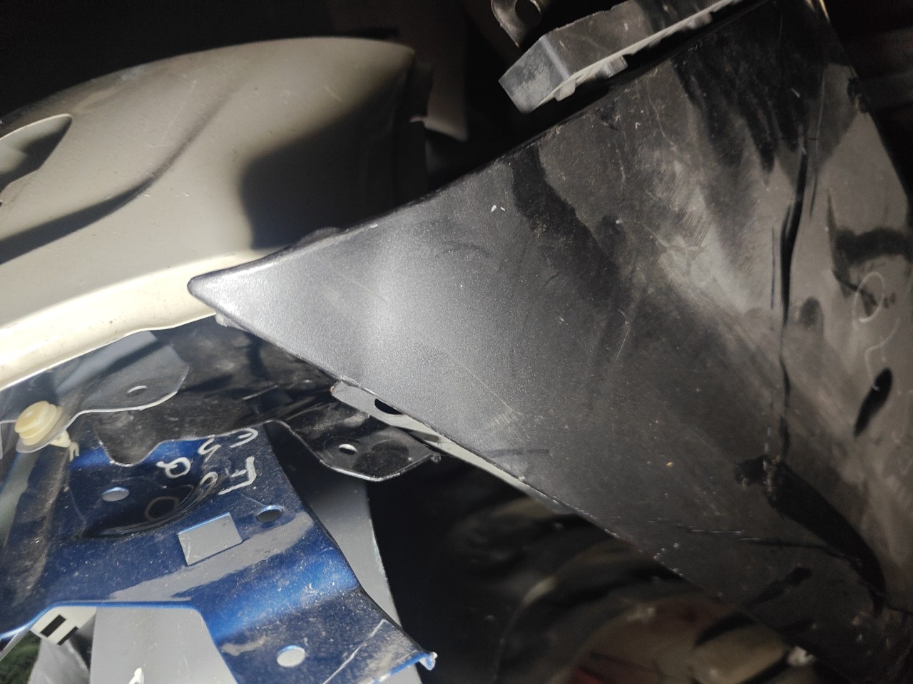 Guarda Lamas Frente Direito FIAT BRAVO II (198_) | 06 -  Imagem-5 Guarda Lamas Frente Direito FIAT BRAVO II (198_) | 06 -  Imagem-5