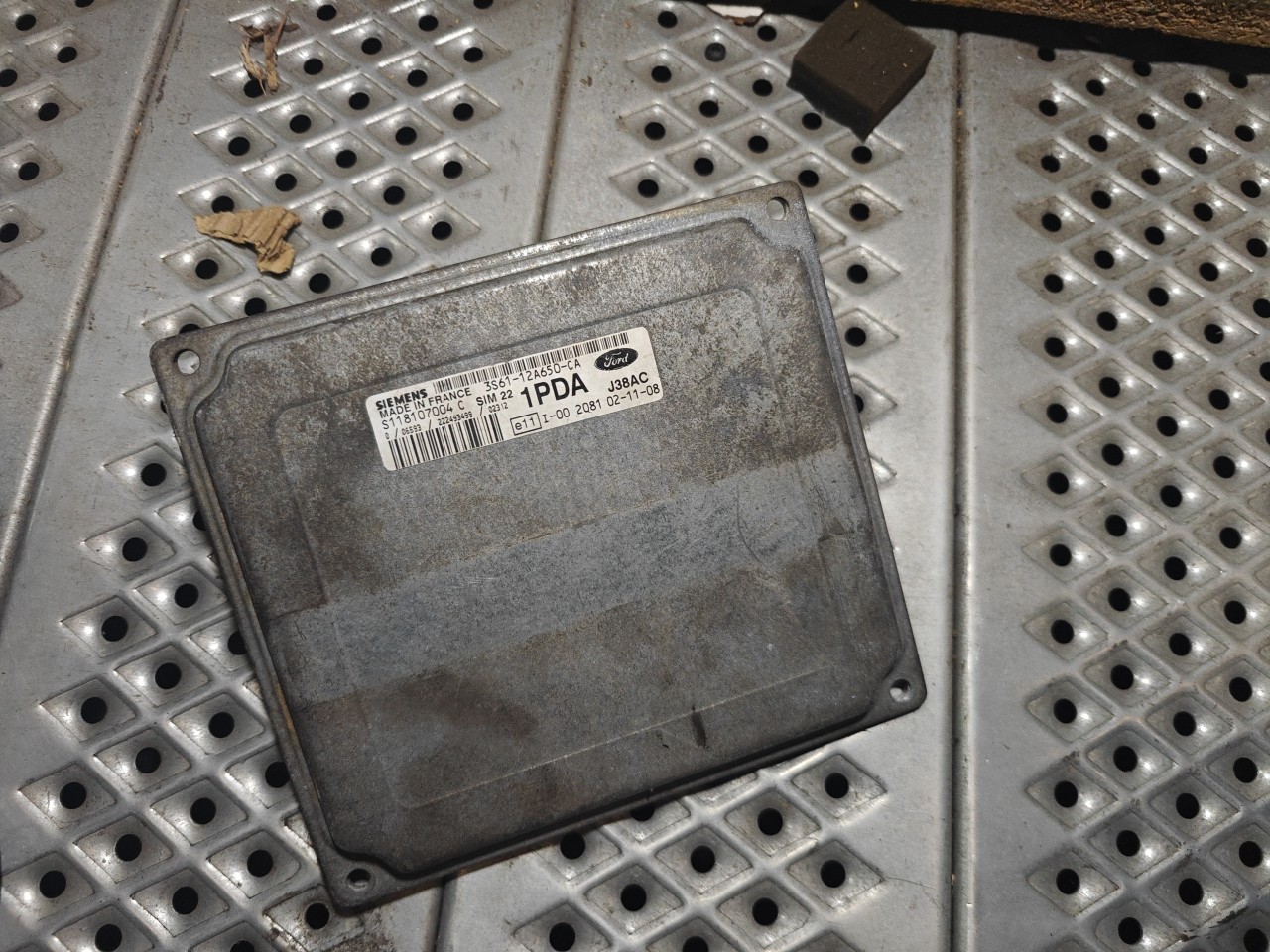 Engine Module FORD FIESTA V (JH_, JD_) | 01 - 14