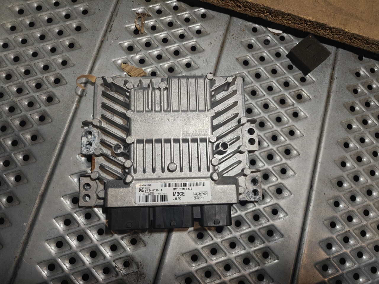 Engine Module FORD FOCUS II (DA_, HCP, DP) | 04 - 13