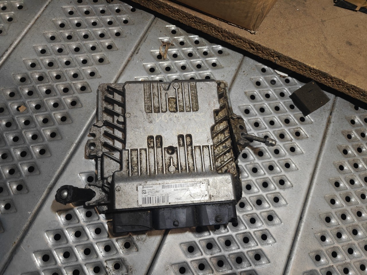 Engine Module FORD FOCUS III | 10 - 