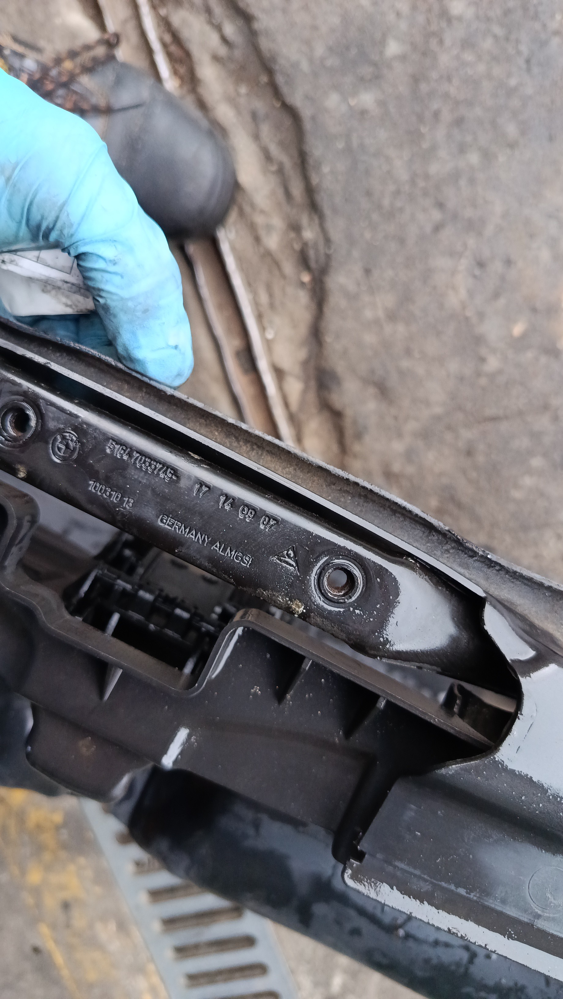 Frente em Plastico / Conduta de ar central  BMW 5 (E60) | 01 - 10 Imagem-7 Frente em Plastico / Conduta de ar central  BMW 5 (E60) | 01 - 10 Imagem-7