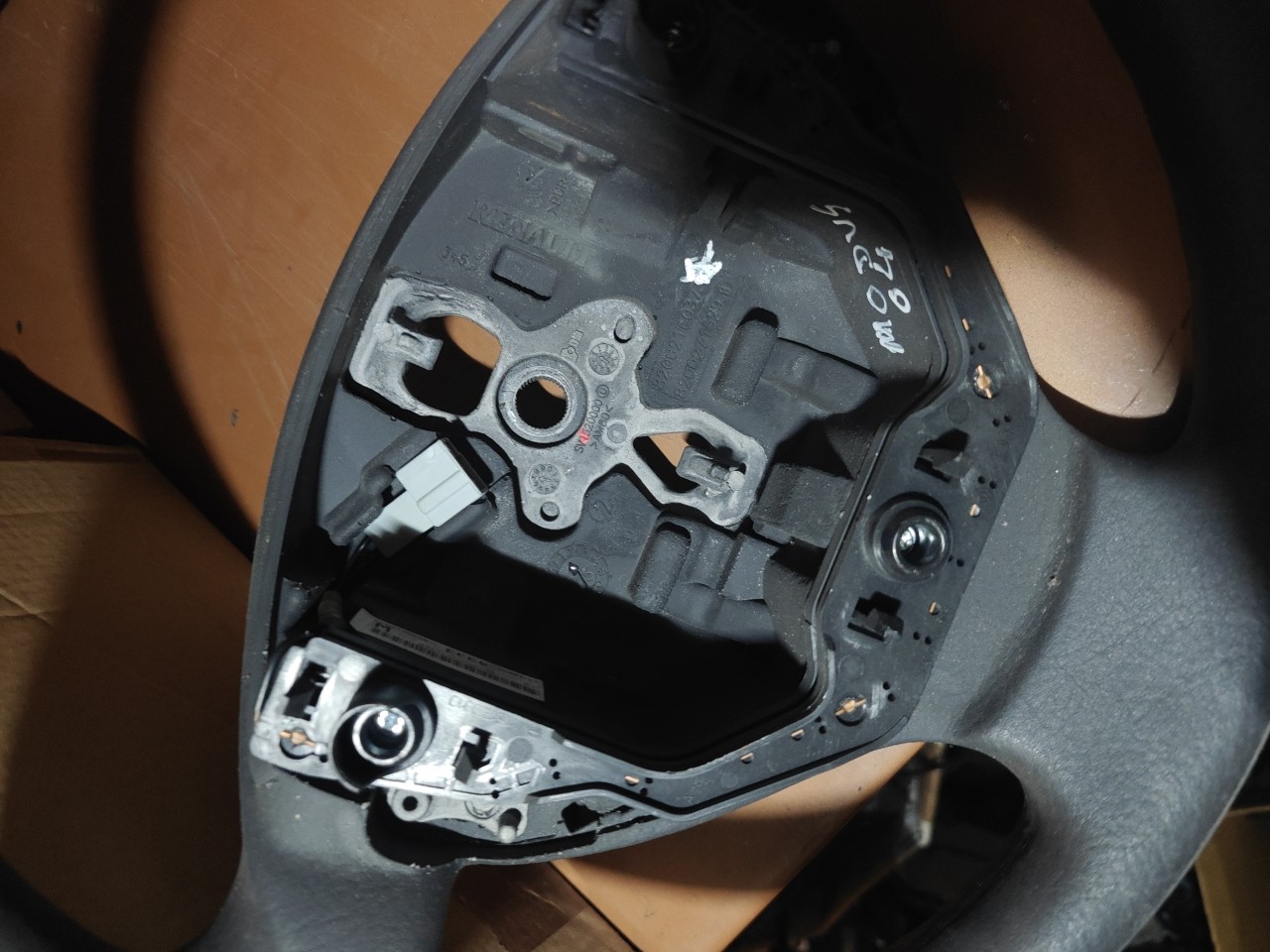 steering wheel RENAULT CLIO III (BR0/1, CR0/1) | 05 -  Imagem-1