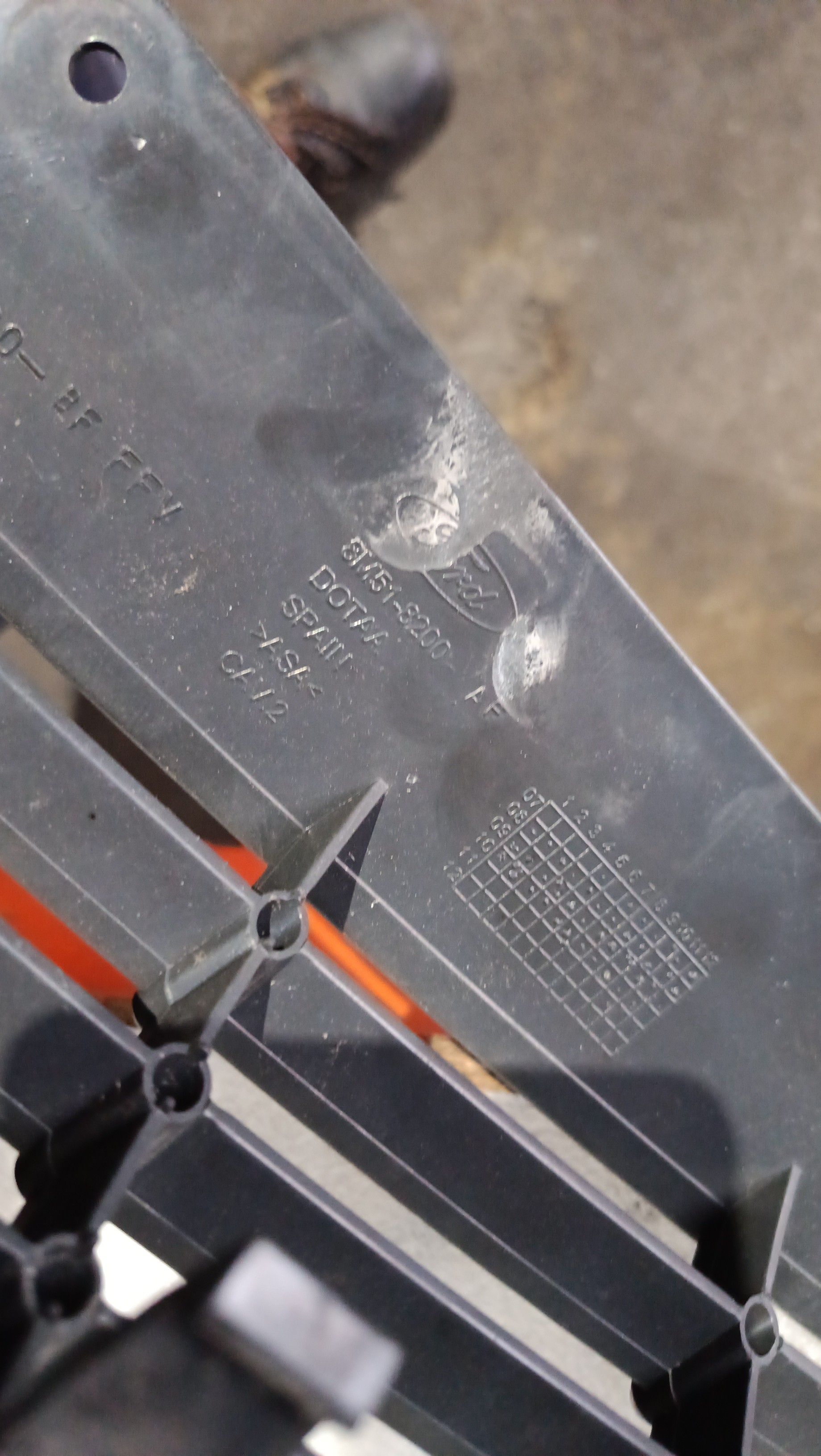 Grelha Frontal FORD FOCUS II Turnier (DA_, FFS, DS) | 04 - 12 Imagem-6 Grelha Frontal FORD FOCUS II Turnier (DA_, FFS, DS) | 04 - 12 Imagem-6