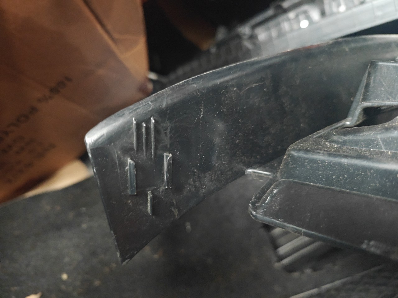 Farda / Quartela da Mala BMW 5 Touring (F11) | 09 - 17 Imagem-5 Farda / Quartela da Mala BMW 5 Touring (F11) | 09 - 17 Imagem-5