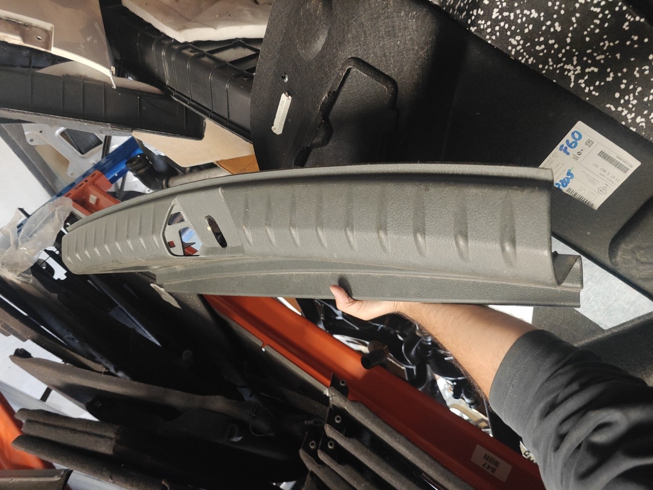 Plastico / Acabamento da Mala BMW 1 (F20) | 11 - 19 Imagem-1 Plastico / Acabamento da Mala BMW 1 (F20) | 11 - 19 Imagem-1