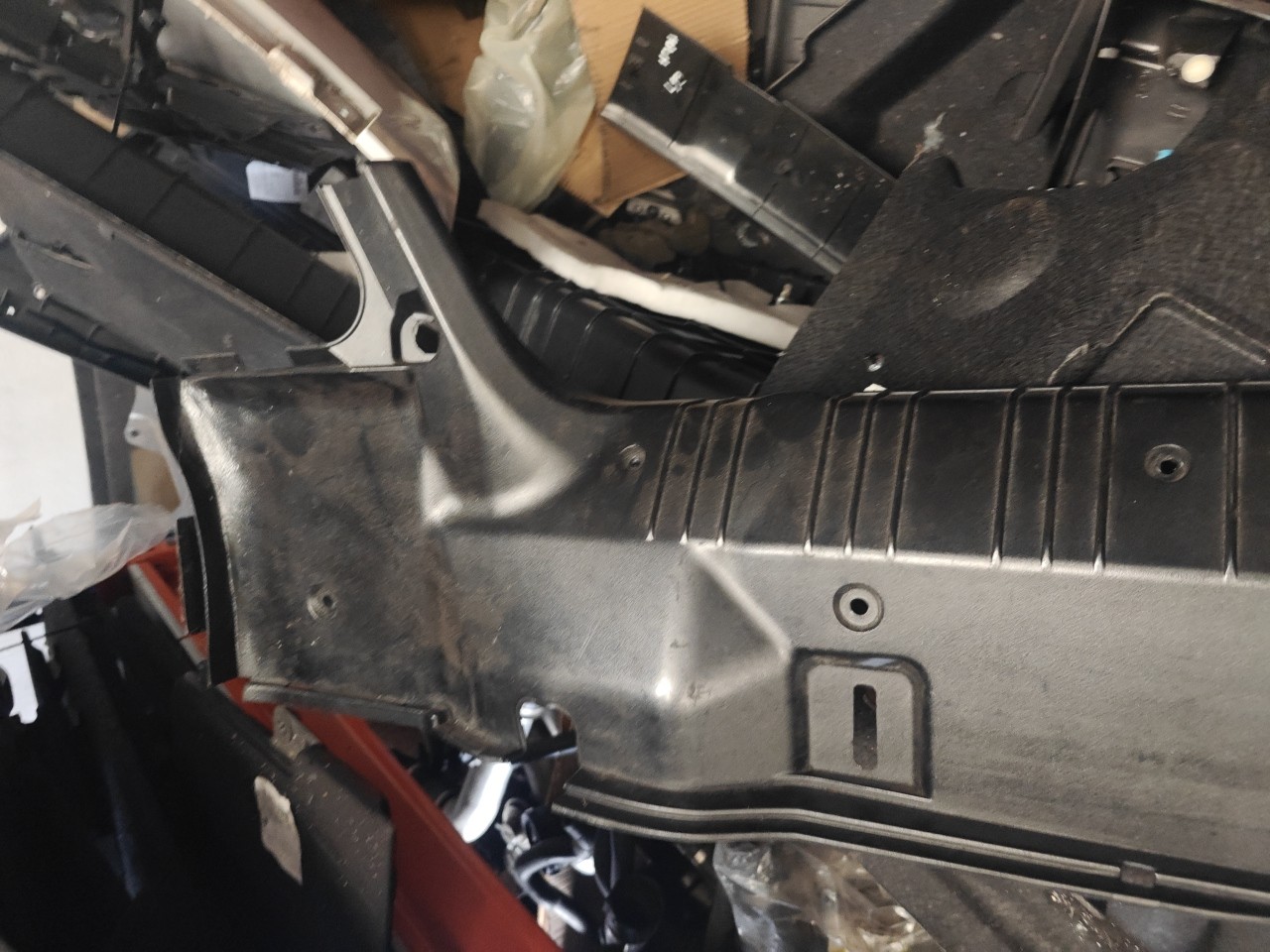 Plastico / Acabamento da Mala BMW 3 Coupé (E46) | 98 - 06 Imagem-2 Plastico / Acabamento da Mala BMW 3 Coupé (E46) | 98 - 06 Imagem-2