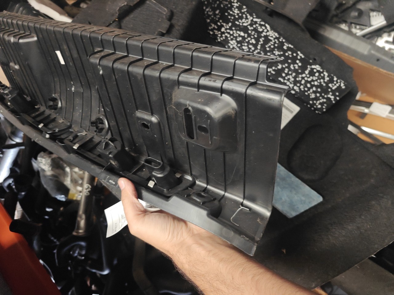 Plastico do Engate / Trinco do fecho da Mala BMW 4 Gran Coupe (F36) | 14 -  Imagem-2