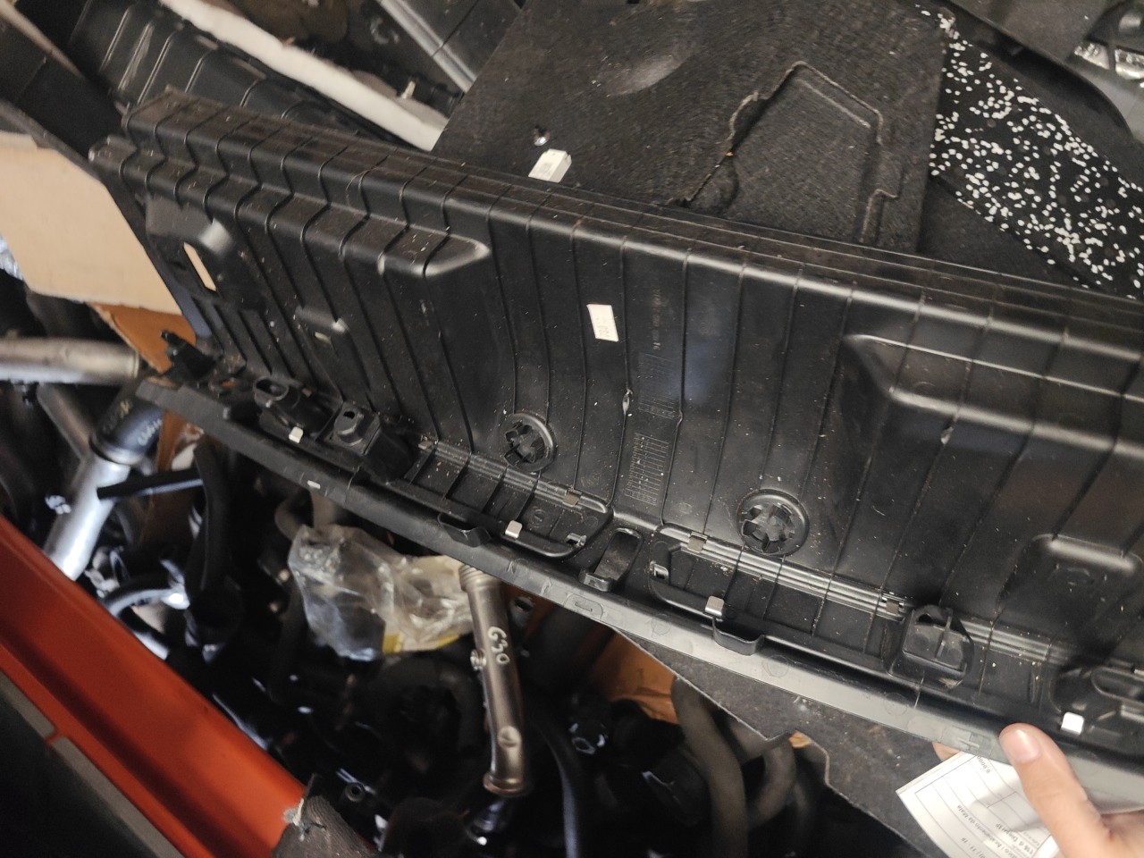 Plastico do Engate / Trinco do fecho da Mala BMW 4 Gran Coupe (F36) | 14 -  Imagem-3