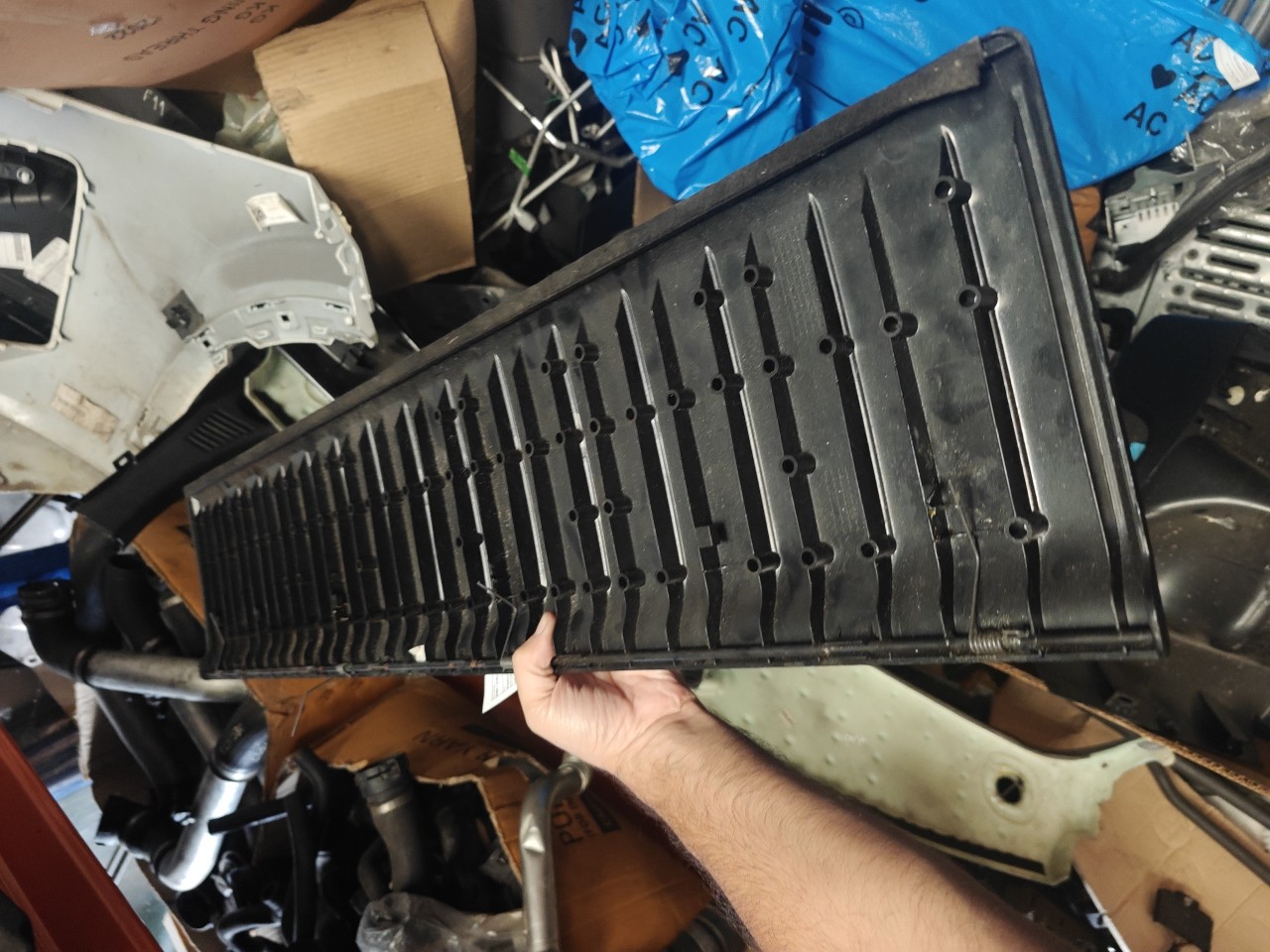 Plastico / Acabamento da Mala BMW X5 (F15, F85) | 13 - 18 Imagem-1 Plastico / Acabamento da Mala BMW X5 (F15, F85) | 13 - 18 Imagem-1