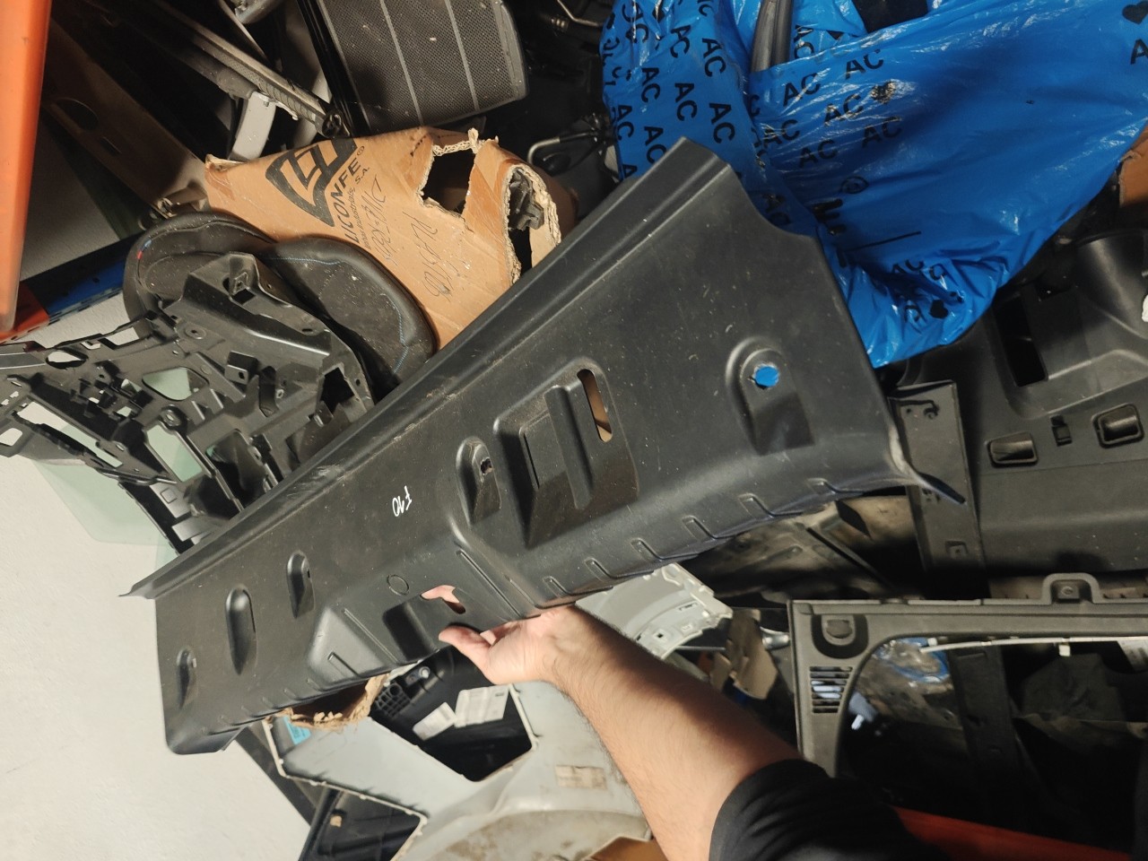 Plastico do Engate / Trinco do fecho da Mala BMW 5 (F10) | 09 - 16 Imagem-1