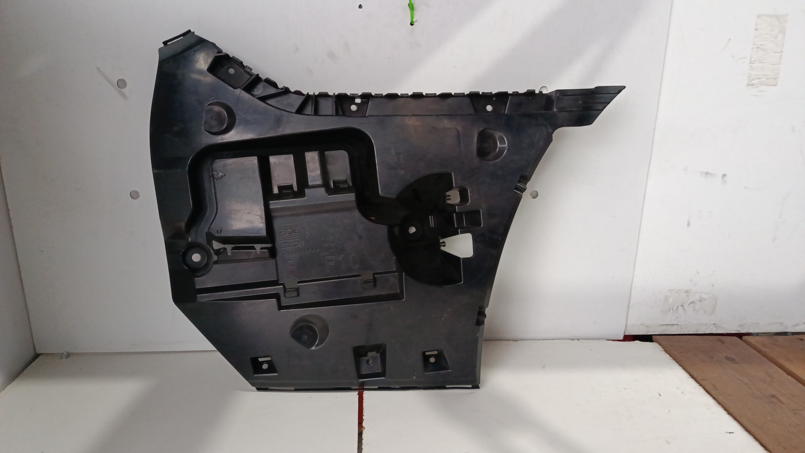 Suporte/ Guia Direita do Parachoques Tras BMW 5 (F10) | 09 - 16