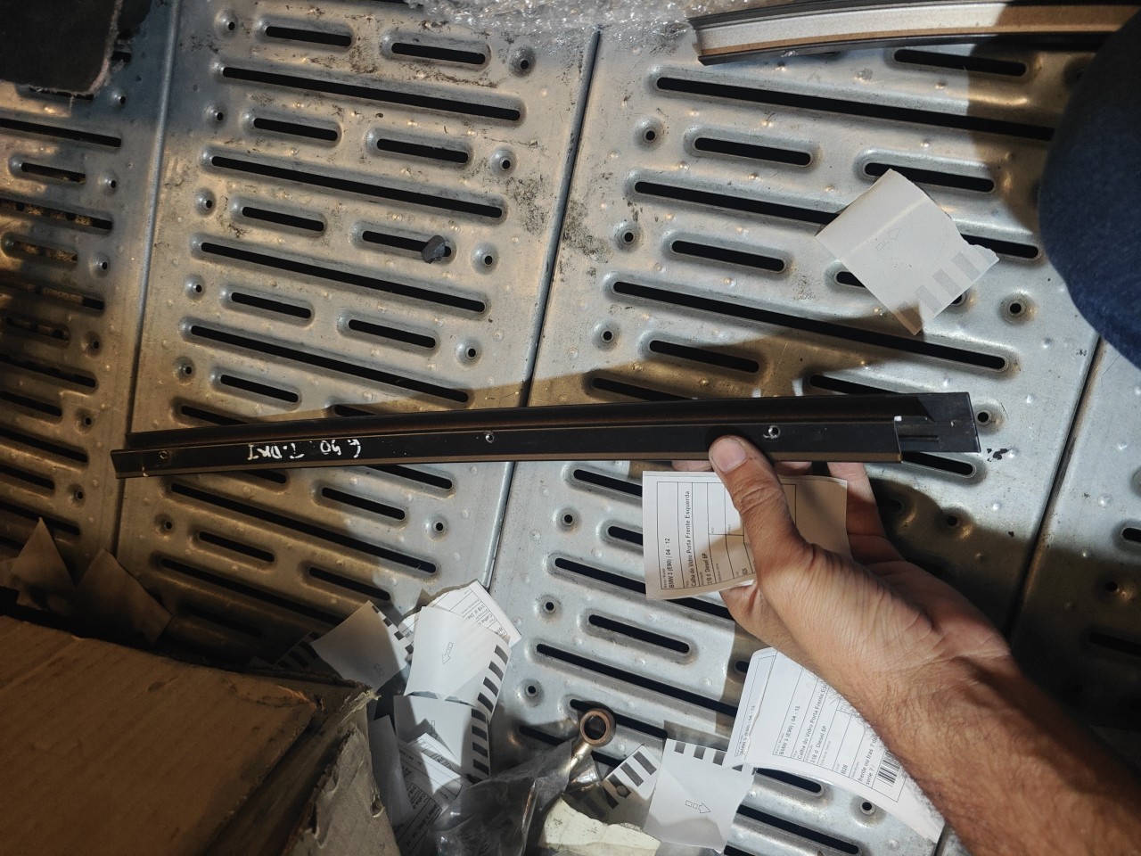 Calha do Vidro Porta Frente Esquerda BMW 3 (E90) | 04 - 12