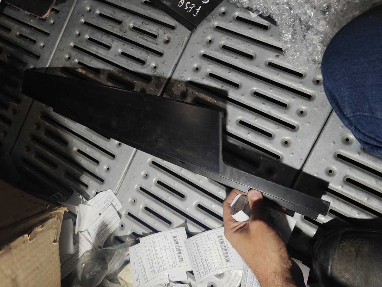 Friso Exterior Pilar B Frente Esquerdo BMW 5 Touring (F11) | 09 - 17