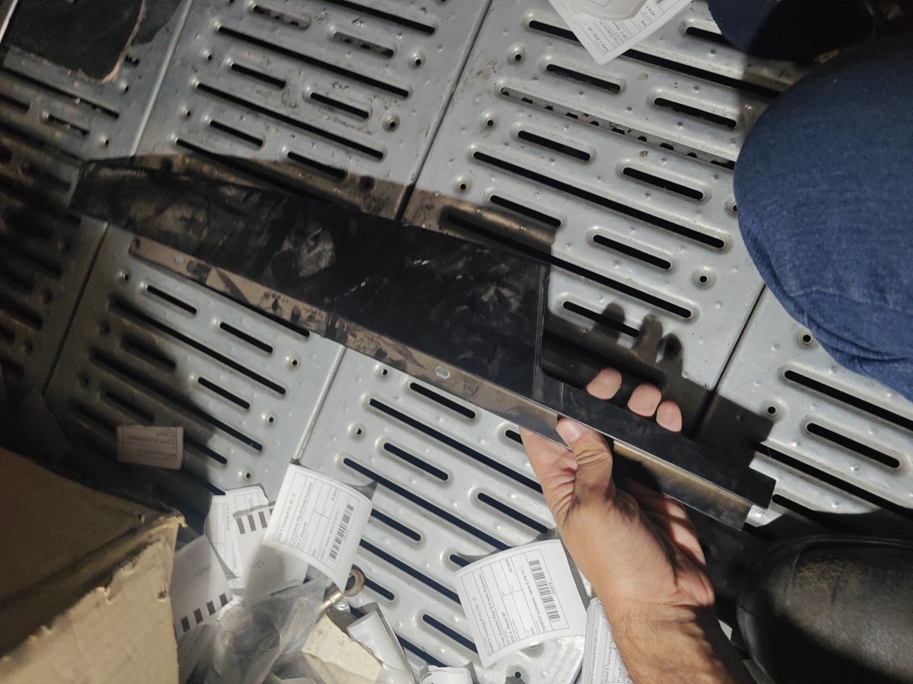 Friso Exterior Pilar B Frente Esquerdo BMW 5 Touring (F11) | 09 - 17