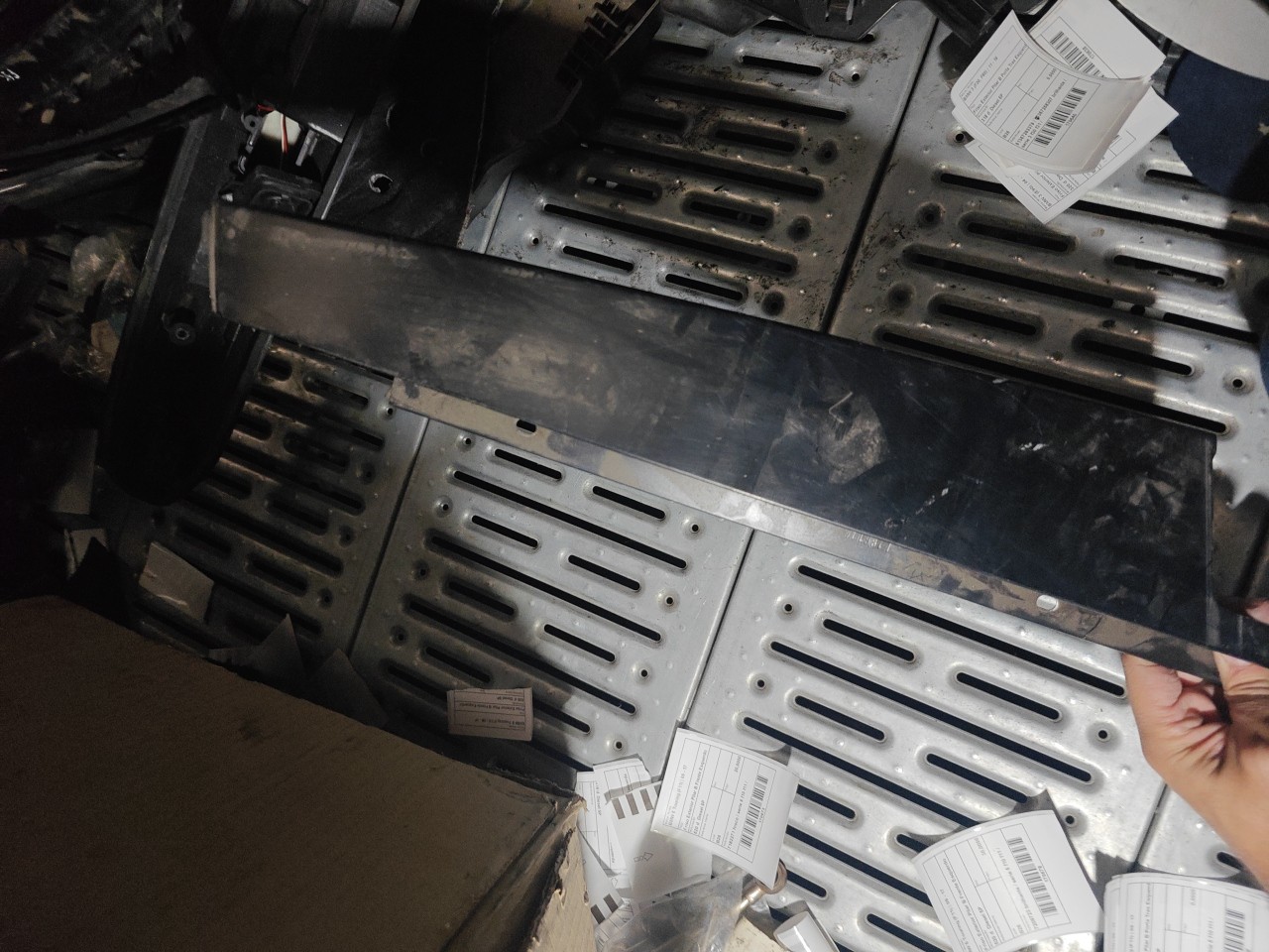 Friso Exterior Pilar B Frente Esquerdo BMW 5 Touring (F11) | 09 - 17 Imagem-1 Friso Exterior Pilar B Frente Esquerdo BMW 5 Touring (F11) | 09 - 17 Imagem-1