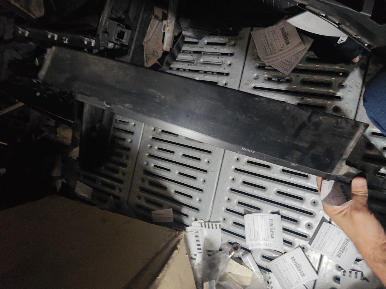 Friso Exterior Pilar B Porta Tras Direita BMW 5 Touring (F11) | 09 - 17 Imagem-2 Friso Exterior Pilar B Porta Tras Direita BMW 5 Touring (F11) | 09 - 17 Imagem-2