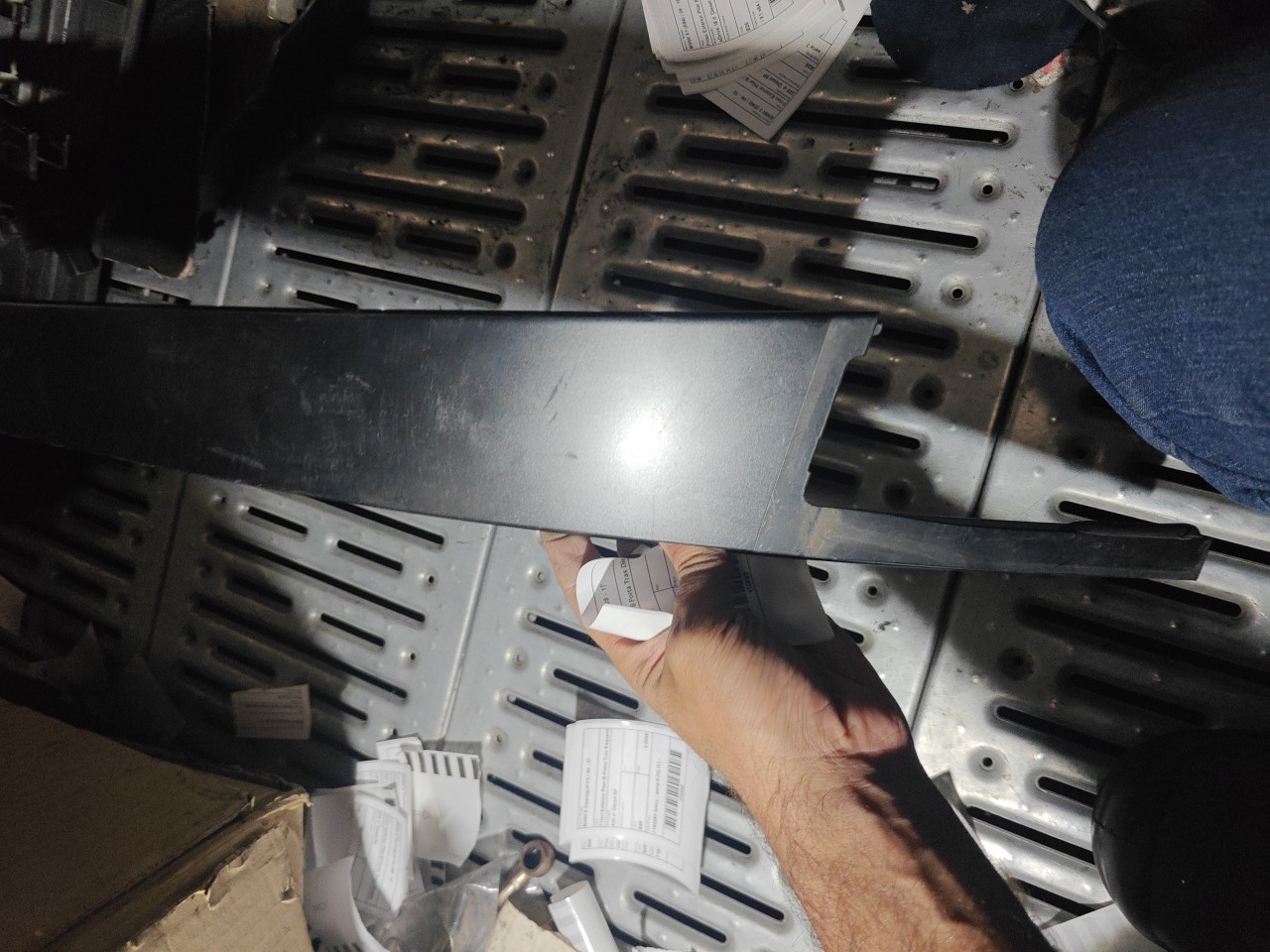 Friso Exterior Pilar B Porta Tras Direita BMW 5 Touring (F11) | 09 - 17 Imagem-1 Friso Exterior Pilar B Porta Tras Direita BMW 5 Touring (F11) | 09 - 17 Imagem-1