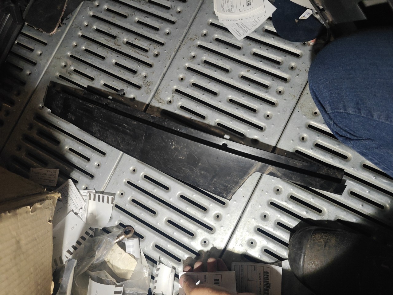 Friso Exterior Pilar B Frente Direito BMW 5 Touring (F11) | 09 - 17