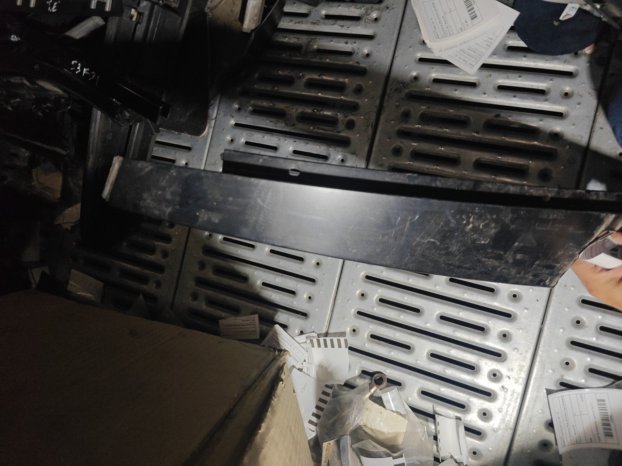 Friso Exterior Pilar B Frente Direito BMW 5 Touring (F11) | 09 - 17 Imagem-1 Friso Exterior Pilar B Frente Direito BMW 5 Touring (F11) | 09 - 17 Imagem-1