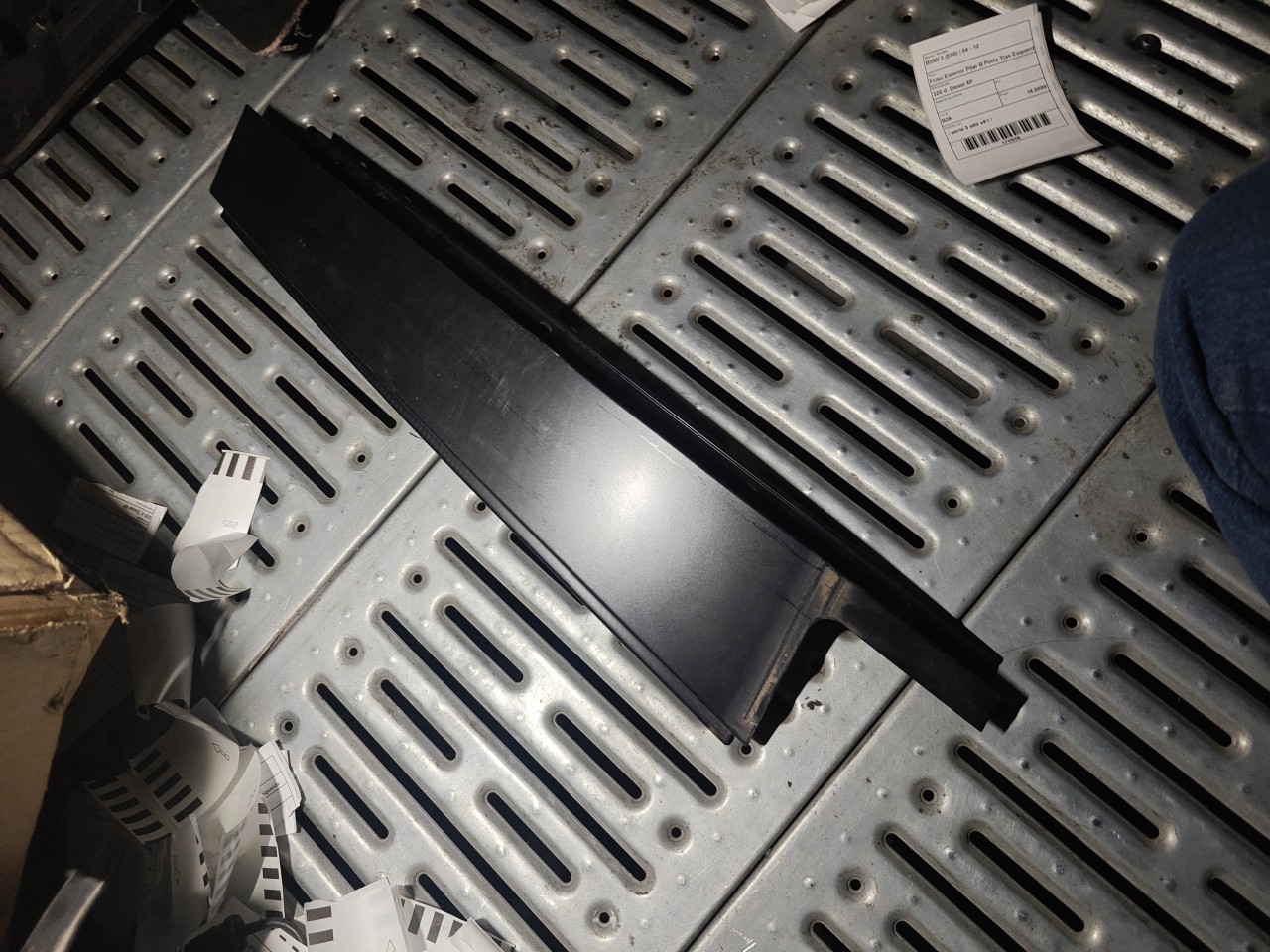 Friso Exterior Pilar B Porta Tras Esquerda BMW 3 (E90) | 04 - 12