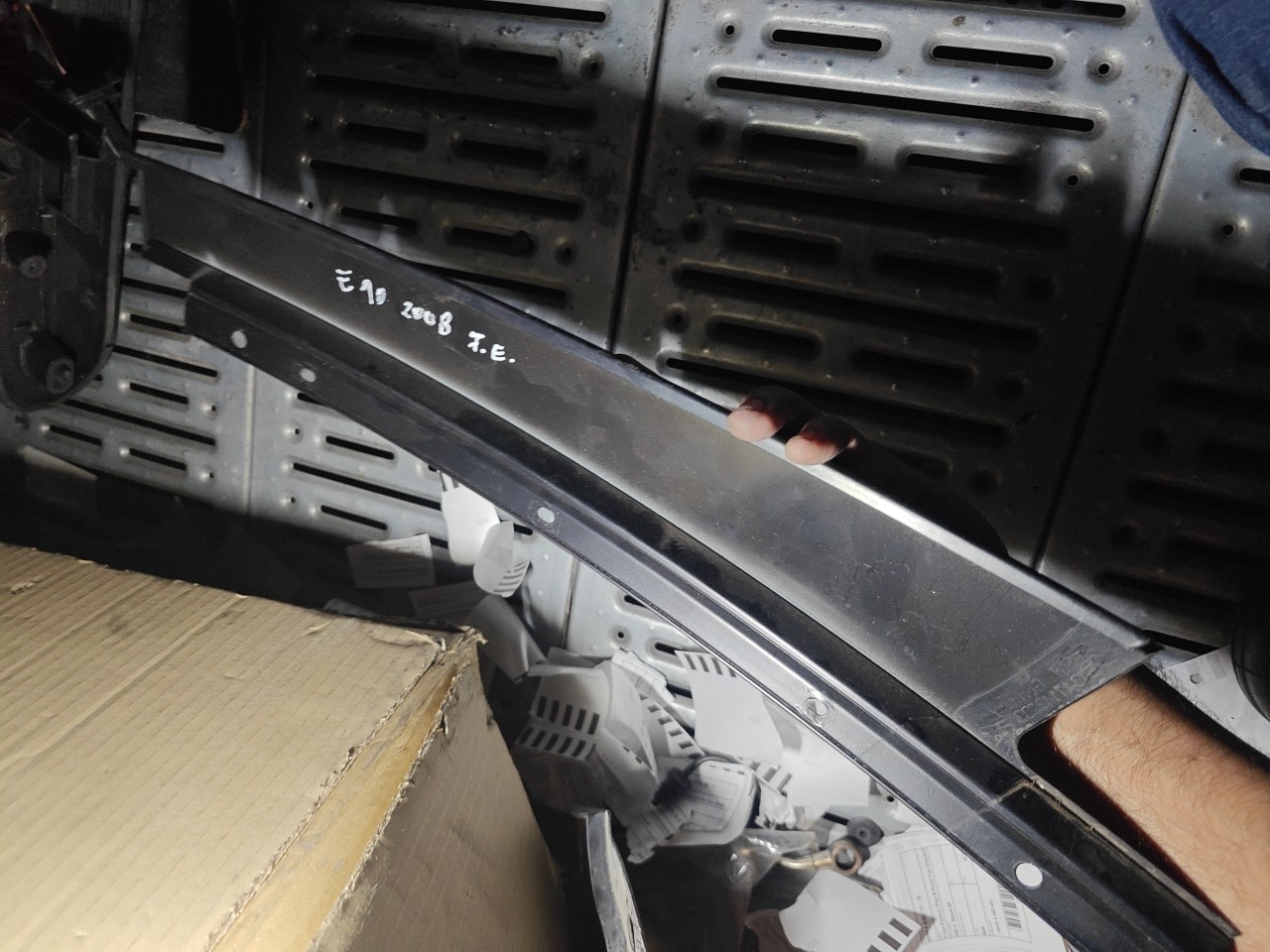 Friso Exterior Pilar B Porta Tras Esquerda BMW 3 (E90) | 04 - 12 Imagem-3 Friso Exterior Pilar B Porta Tras Esquerda BMW 3 (E90) | 04 - 12 Imagem-3